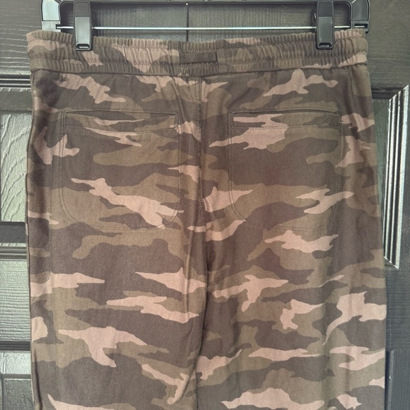 Athleta Farallon Camo joggers 4 - Picture 9 of 11
